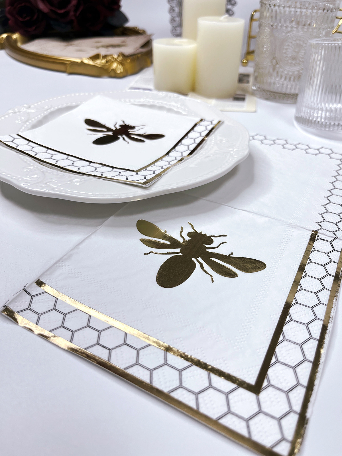 Gold Foil Bee Cocktail Paper Napkins,Disposable Beverage Napkins For Dessert,Lunch, Birthday Party Decoration