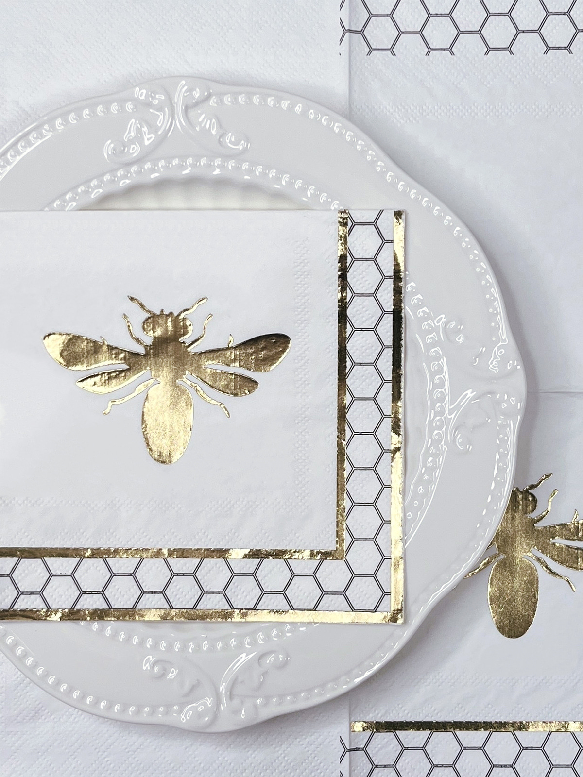 Gold Foil Bee Cocktail Paper Napkins,Disposable Beverage Napkins For Dessert,Lunch, Birthday Party Decoration